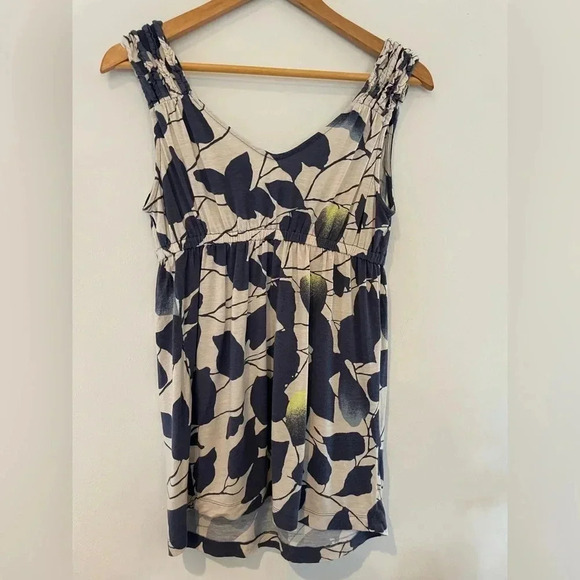 Liz Lange Maternity tank top​ - Picture 2 of 3